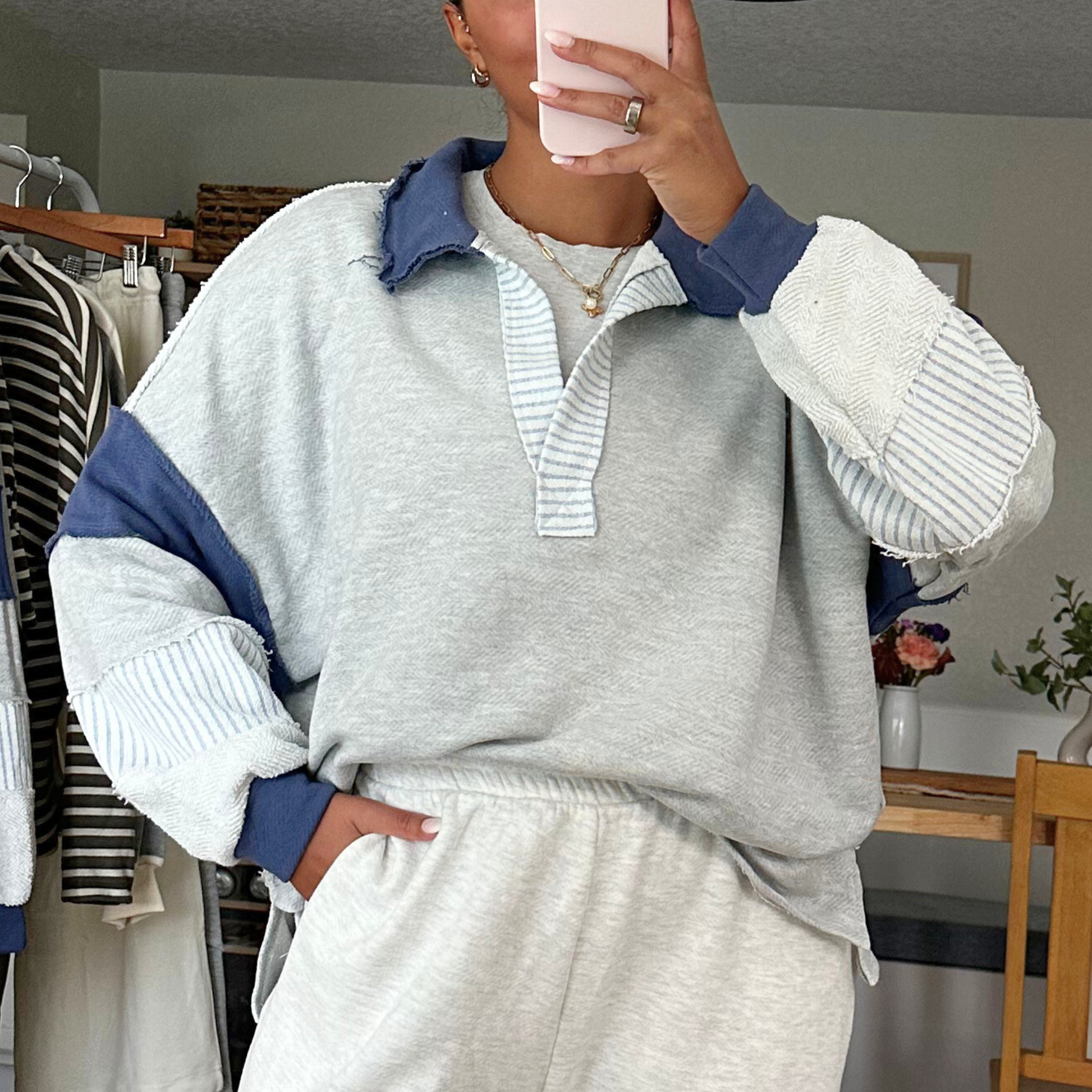 NAVY COLOR BLOCK SWEATER